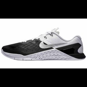 Mens Nike MetCon 3 Size 10.5 D Color Black/White